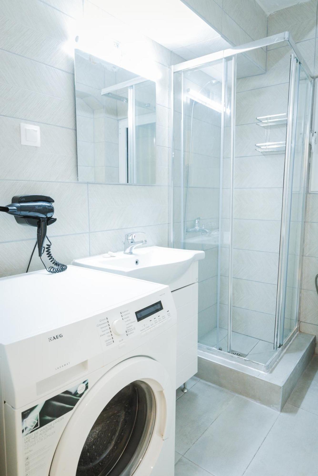 Stylish Apt W Jacuzzi, 5 Min To White Tower Thessaloniki Buitenkant foto
